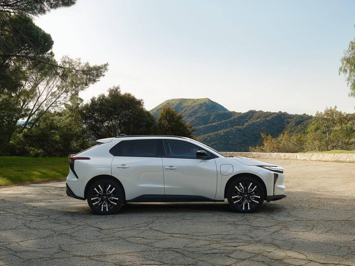 Hybrid + EV rentals in Thousand Oaks, California